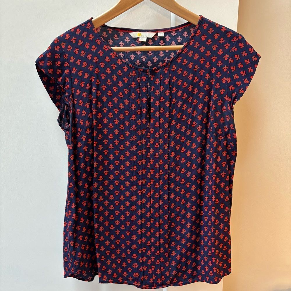 Boden Navy and Red Patterned Women's Top size 8